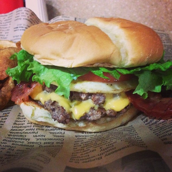 Photo taken at Wayback Burgers by Stephen P. on 12/23/2013