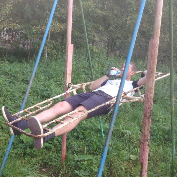 Заброшенная спортплощадка
