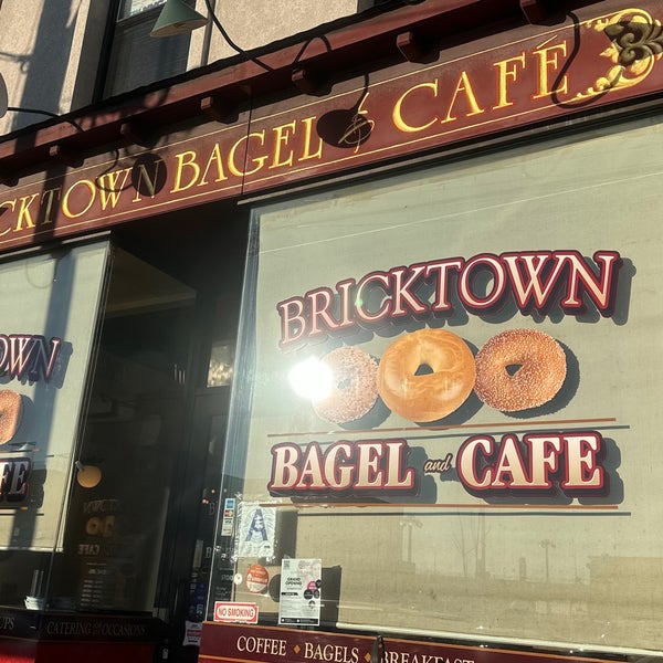 รูปภาพถ่ายที่ Bricktown Bagel &amp; Cafe โดย Stephanie A. เมื่อ 1/11/2024