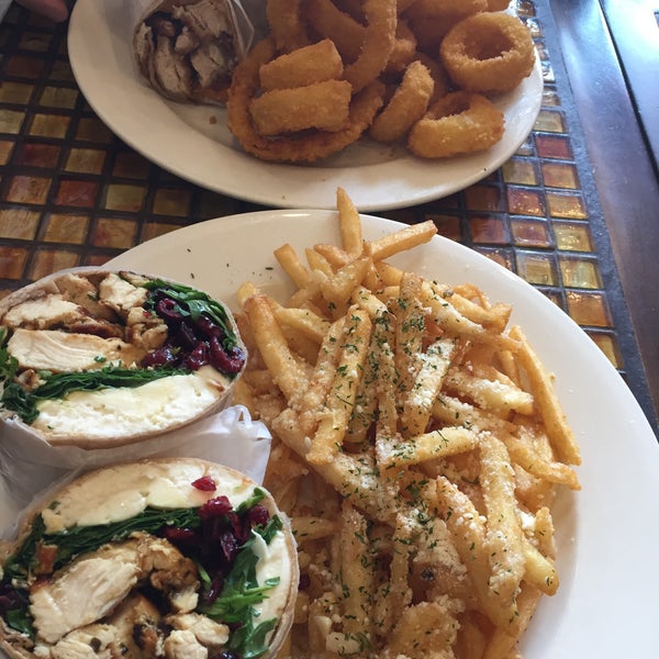 3/7/2015 tarihinde Stephanie A.ziyaretçi tarafından Good Eats Diner'de çekilen fotoğraf