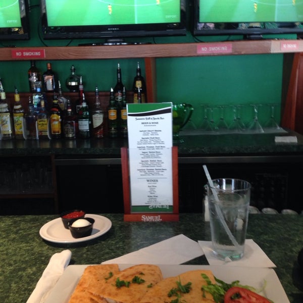 6/13/2014 tarihinde Rayyan M.ziyaretçi tarafından Summers Grill Restaurant &amp; Sports Bar'de çekilen fotoğraf