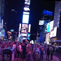 Photo prise au Broadway @ Times Square Hotel par Alisa &. le7/25/2013