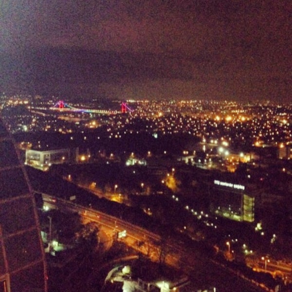 รูปภาพถ่ายที่ Sheraton Hotel Maslak โดย Önder D. เมื่อ 4/21/2013