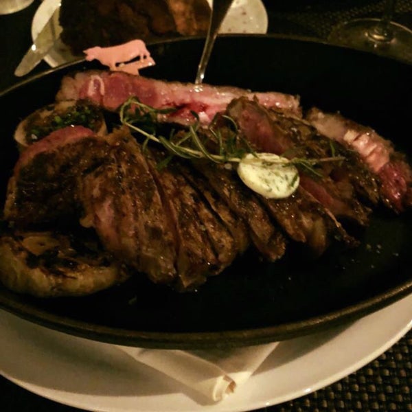 Das Foto wurde bei BLT Steak von Mariko N. am 12/3/2017 aufgenommen