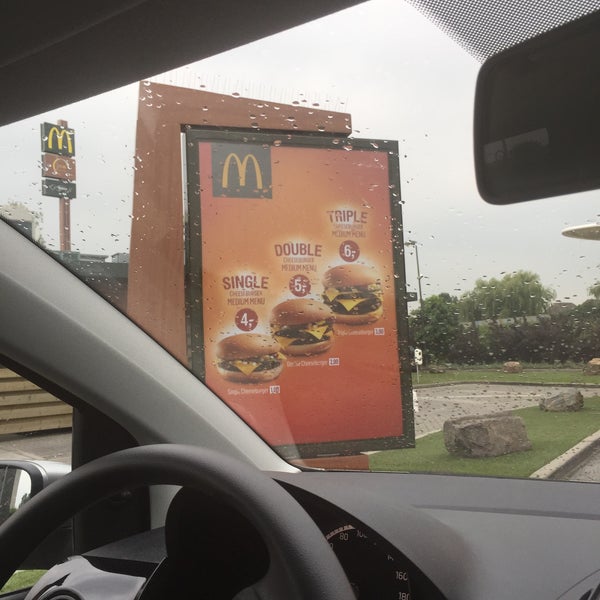 Foto diambil di McDonald&#39;s oleh Caro pada 8/31/2015