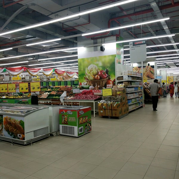 Спар ритейл. Магазин спар униформа. Кубинка спар. Eurospar магазин. Кубинка спар.