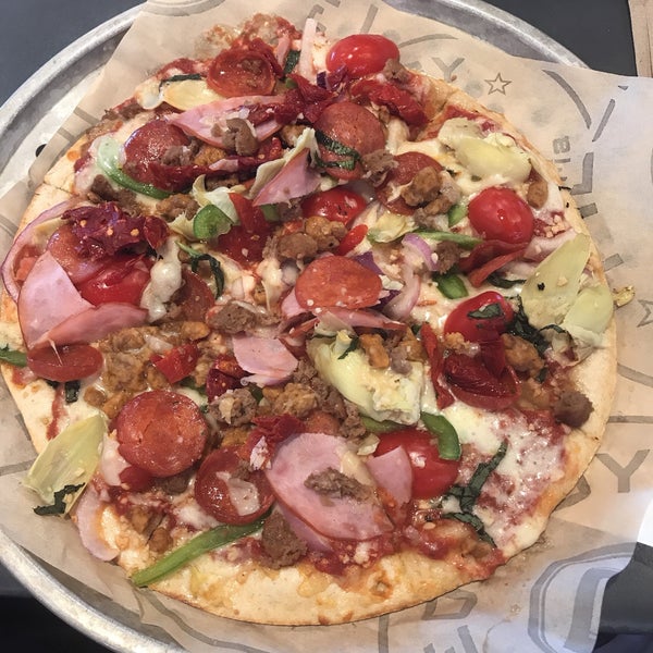 รูปภาพถ่ายที่ Pieology Pizzeria โดย Adrienne N. เมื่อ 5/28/2017