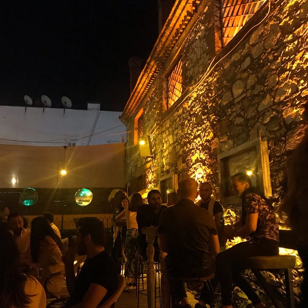 Photo taken at İş Cocktail Bar 🍹🍸🍻 by Selin U. on 6/6/2019