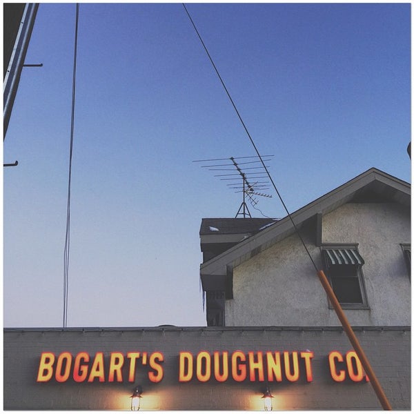 Das Foto wurde bei Bogart&#39;s Doughnut Co. von Riché E. am 1/16/2015 aufgenommen