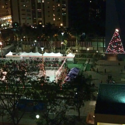 Das Foto wurde bei Pershing Square Downtown On Ice von Odilia C. am 1/5/2013 aufgenommen