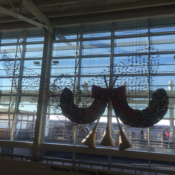 Photo taken at Chicago Midway International Airport (MDW) by James H. on 12/4/2015