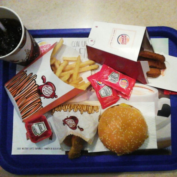 รูปภาพถ่ายที่ Burger King โดย Jorge M. เมื่อ 10/12/2012