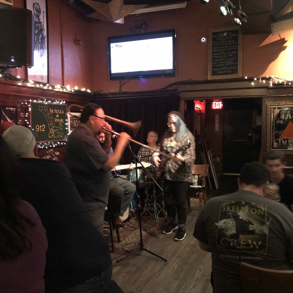 Photo taken at The Plough and Stars by Eduardo C. on 10/18/2018