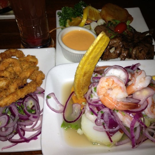 Foto diambil di Mancora Peruvian Restaurant &amp; Bar oleh Cheryl M. pada 11/18/2012
