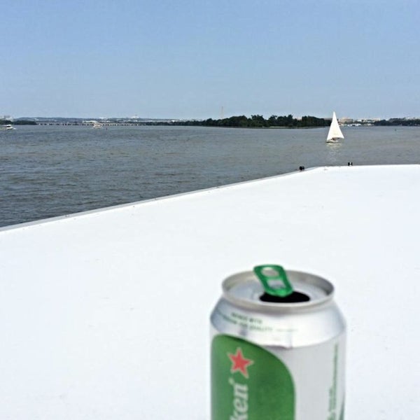 รูปภาพถ่ายที่ Potomac Riverboat Company โดย Anna S. เมื่อ 8/7/2014