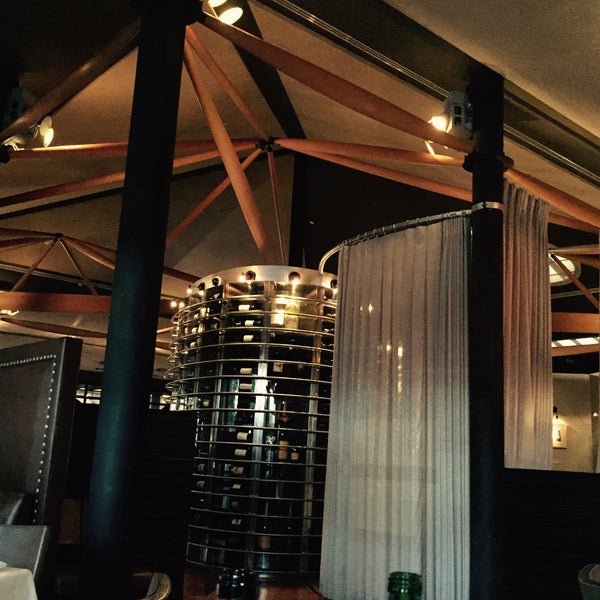 Foto diambil di Bayside Restaurant oleh Eileen M. pada 8/2/2015