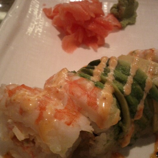 Foto diambil di Sushi Hana Fusion Cuisine oleh Ryan M. pada 10/14/2012