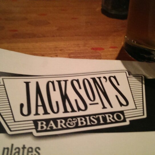Photo prise au Jackson&#39;s Bar &amp; Bistro par Ryan M. le2/28/2014