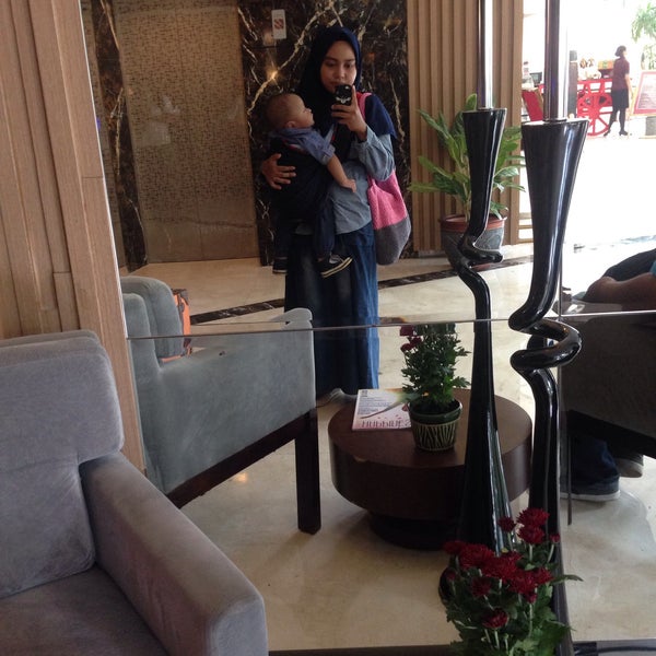 4/14/2017 tarihinde Charina N.ziyaretçi tarafından The Alana Hotel Surabaya'de çekilen fotoğraf
