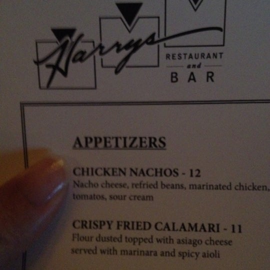 Foto tomada en Harry&#39;s Restaurant &amp; Bar  por Tiffani N. el 10/19/2012