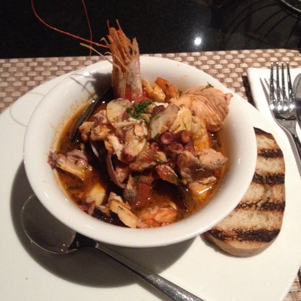 1/8/2014 tarihinde 🌻Evgenia F.ziyaretçi tarafından Cucina Mia Restaurant'de çekilen fotoğraf