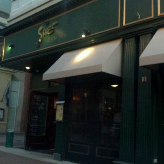 Photo taken at Siné Irish Pub &amp; Restaurant by Bob on 9/16/2012