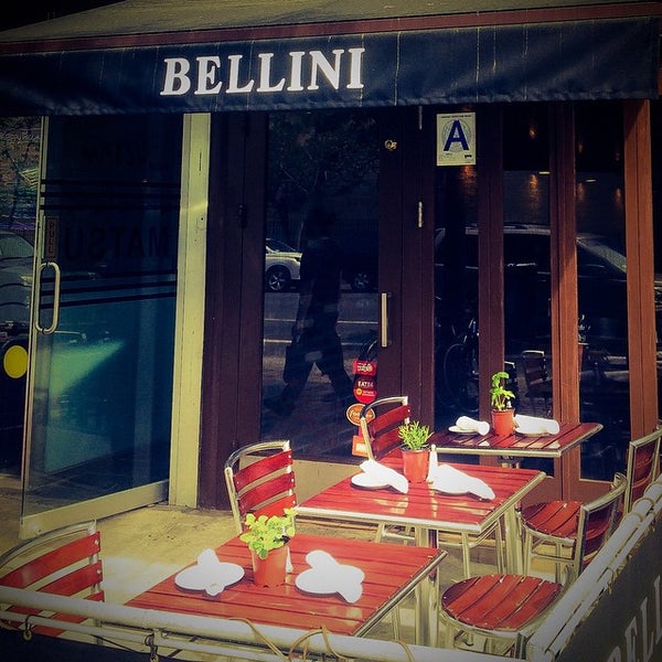 Снимок сделан в Bellini Italian Restaurant &amp; Brick Oven Pizza пользователем Valdir Gomes S. 5/20/2015