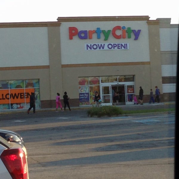 Avon Commons Shopping Center Shopping Plaza in Avon