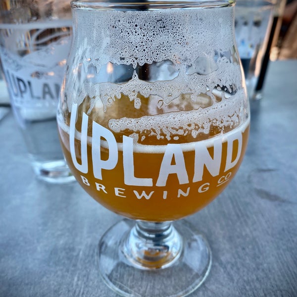 Das Foto wurde bei Upland Brewing Company Brew Pub von Shawn B. am 5/20/2023 aufgenommen