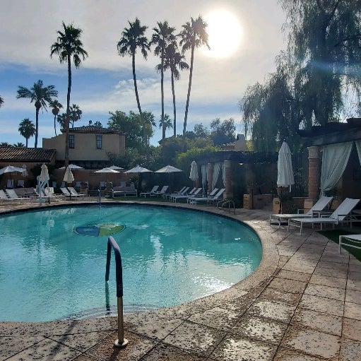 รูปภาพถ่ายที่ Royal Palms Pool &amp; Cabanas โดย Stacy เมื่อ 12/12/2020