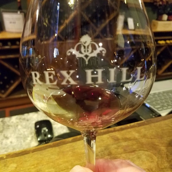 Foto scattata a REX HILL Vineyards &amp; Winery da Stacy il 9/2/2018