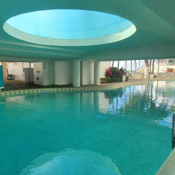 Снимок сделан в Pool at the Diplomat Beach Resort Hollywood, Curio Collection by Hilton пользователем Stacy 5/20/2023