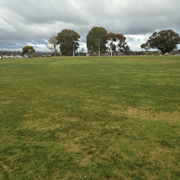 Sports ground перевод