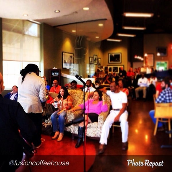 2/24/2014 tarihinde eZra b.ziyaretçi tarafından Fusion Coffeehouse'de çekilen fotoğraf