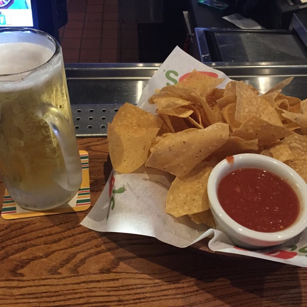 Photo taken at Chili&#39;s Grill &amp; Bar by Joel H. on 5/28/2015