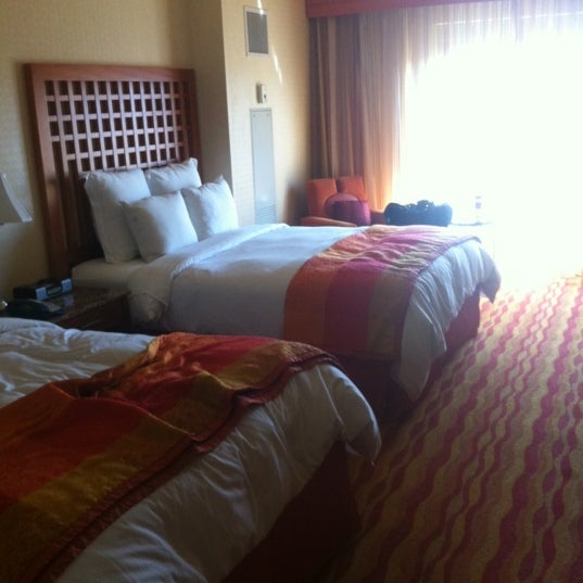 Das Foto wurde bei Renaissance Phoenix Glendale Hotel &amp; Spa von manny m. am 9/24/2012 aufgenommen