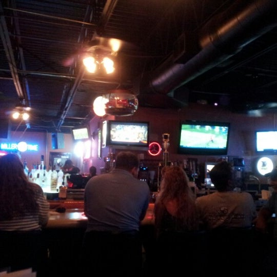 Foto diambil di Cliff&#39;s Bar And Grill oleh Jaboo J. pada 9/30/2012