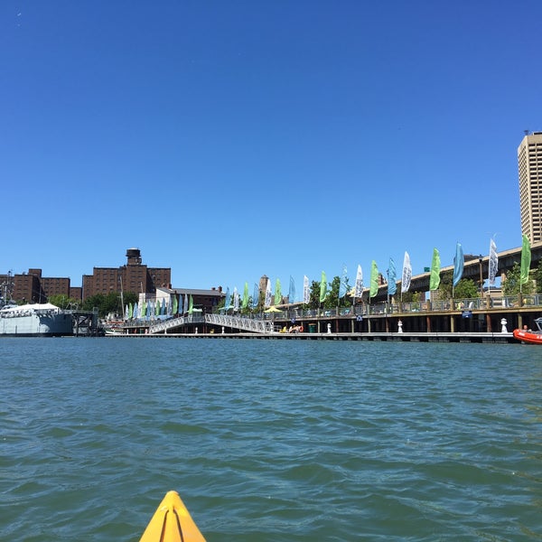 6/14/2016にMike M.がBFLO Harbor Kayakで撮った写真