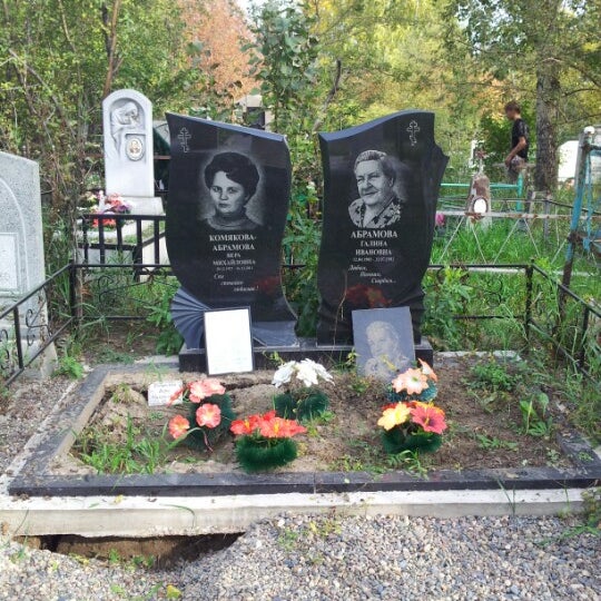Кладбище красноярска найти могилу. Аллея славы Бадалык Красноярск. Кладбище Бадалык в Красноярске. Красноярск кладбище Бадалык аллея славы. Аллея славы Бадалык Красноярск Авторитеты.
