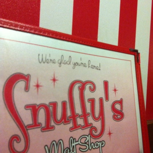 11/16/2012 tarihinde studioLziyaretçi tarafından Snuffy&#39;s Malt Shop'de çekilen fotoğraf