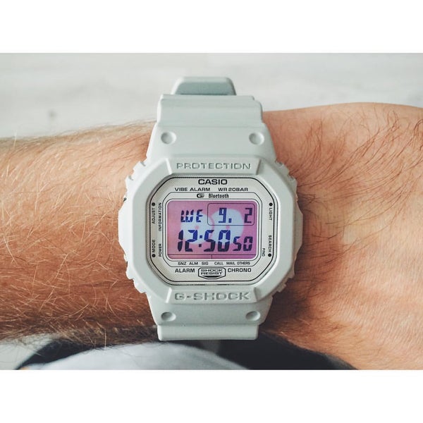 Черный фон work hard. Flyah magazine. Back 2 work. Back 2 back dj. Back 2 work.