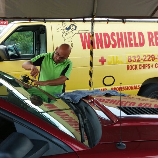 7/9/2014 tarihinde Shane M.ziyaretçi tarafından Need A Fix Windshield Repair'de çekilen fotoğraf