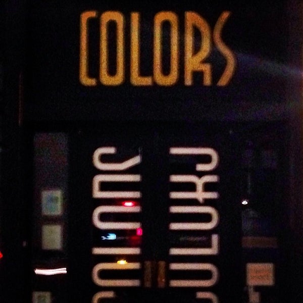 Foto tirada no(a) COLORS Restaurant por InkedPixie em 2/18/2014