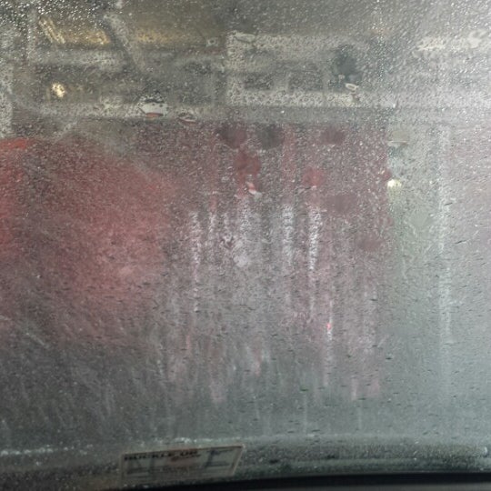 Foto scattata a Express Car Wash da Marco il 9/20/2013