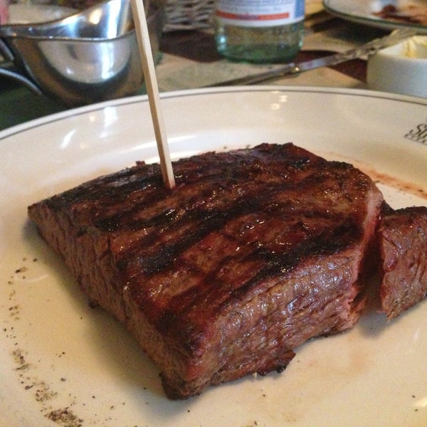 Das Foto wurde bei Stroganoff Steak House von Татьяна Б. am 4/26/2013 aufgenommen