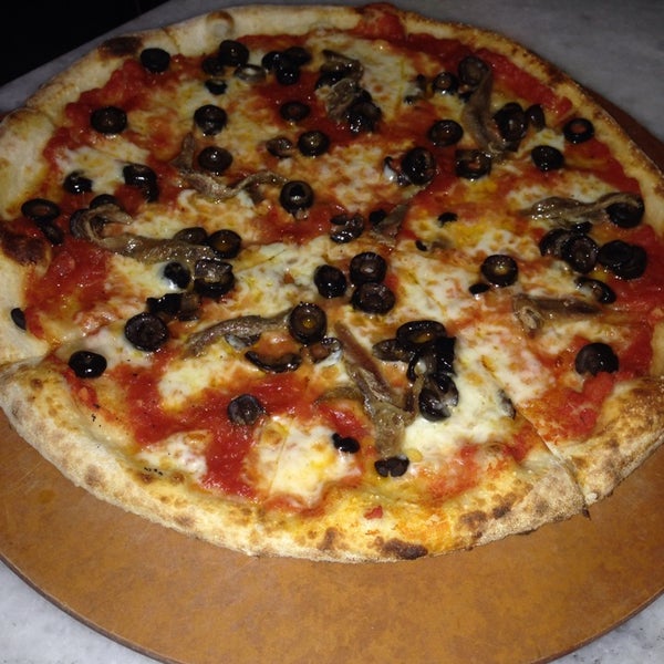 รูปภาพถ่ายที่ La Fattoria Pizzeria โดย Yamilet L. เมื่อ 7/10/2014