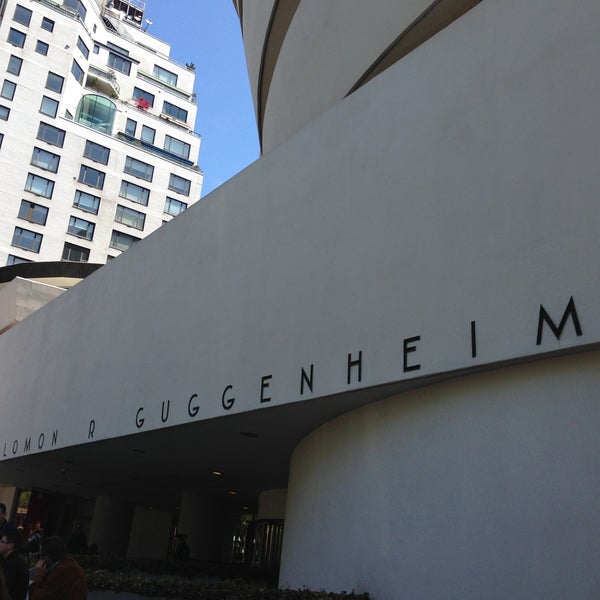 4/30/2013 tarihinde Elenaziyaretçi tarafından Solomon R Guggenheim Museum'de çekilen fotoğraf