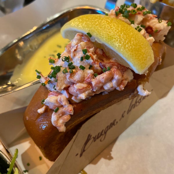 Снимок сделан в Burger &amp; Lobster пользователем Sara 12/31/2019
