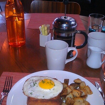 11/3/2012 tarihinde Uly M.ziyaretçi tarafından LM Bistro'de çekilen fotoğraf