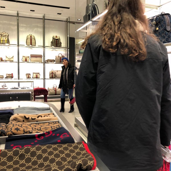 12/30/2019 tarihinde Jill O.ziyaretçi tarafından Gucci'de çekilen fotoğraf